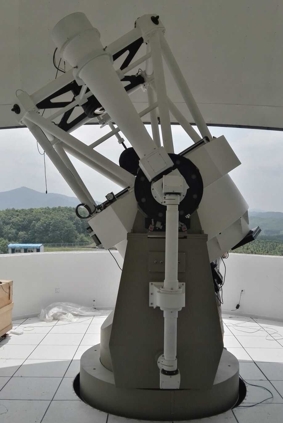 1.2米空間碎片探測與衛(wèi)星激光測距望遠鏡